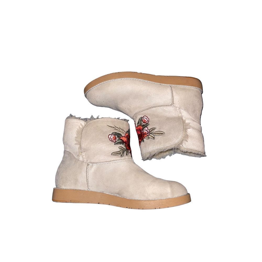 Off white tan rose booties size 9